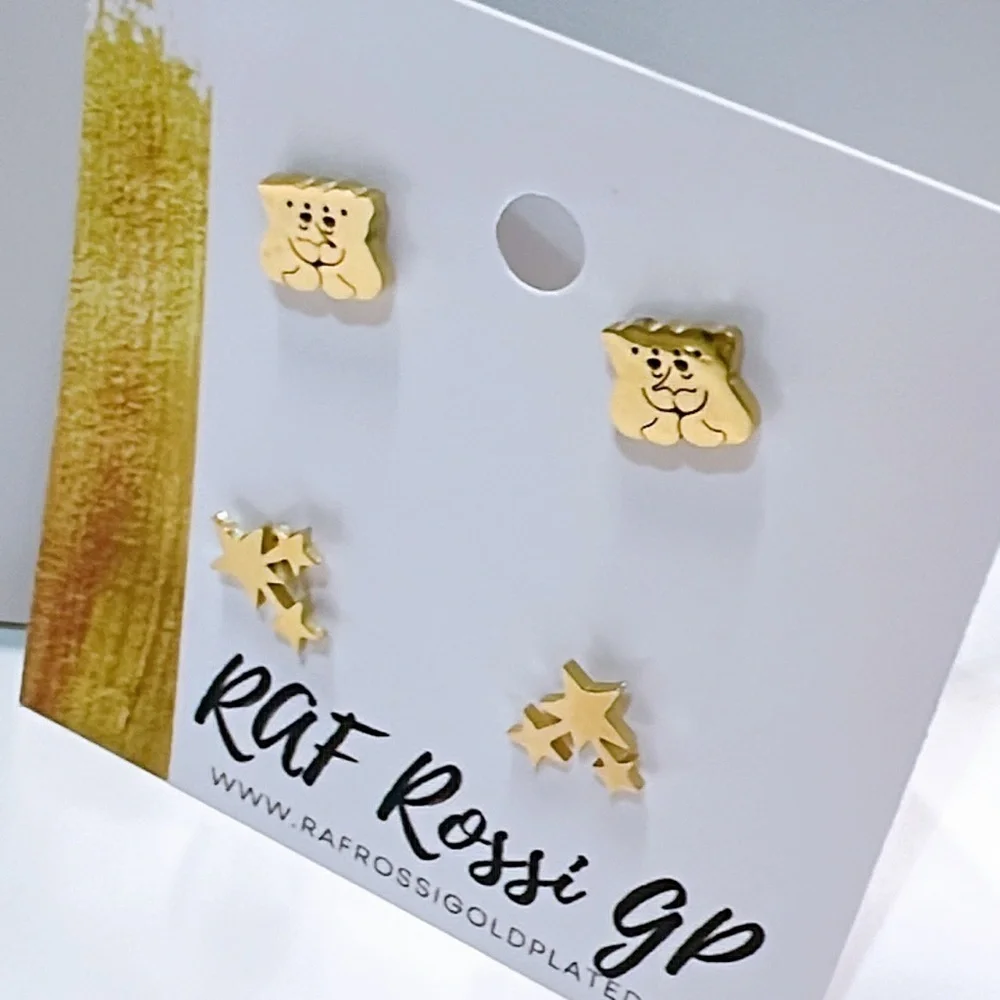 (1) Set of 2 Stainless Steel Studs with 18k of gold layered